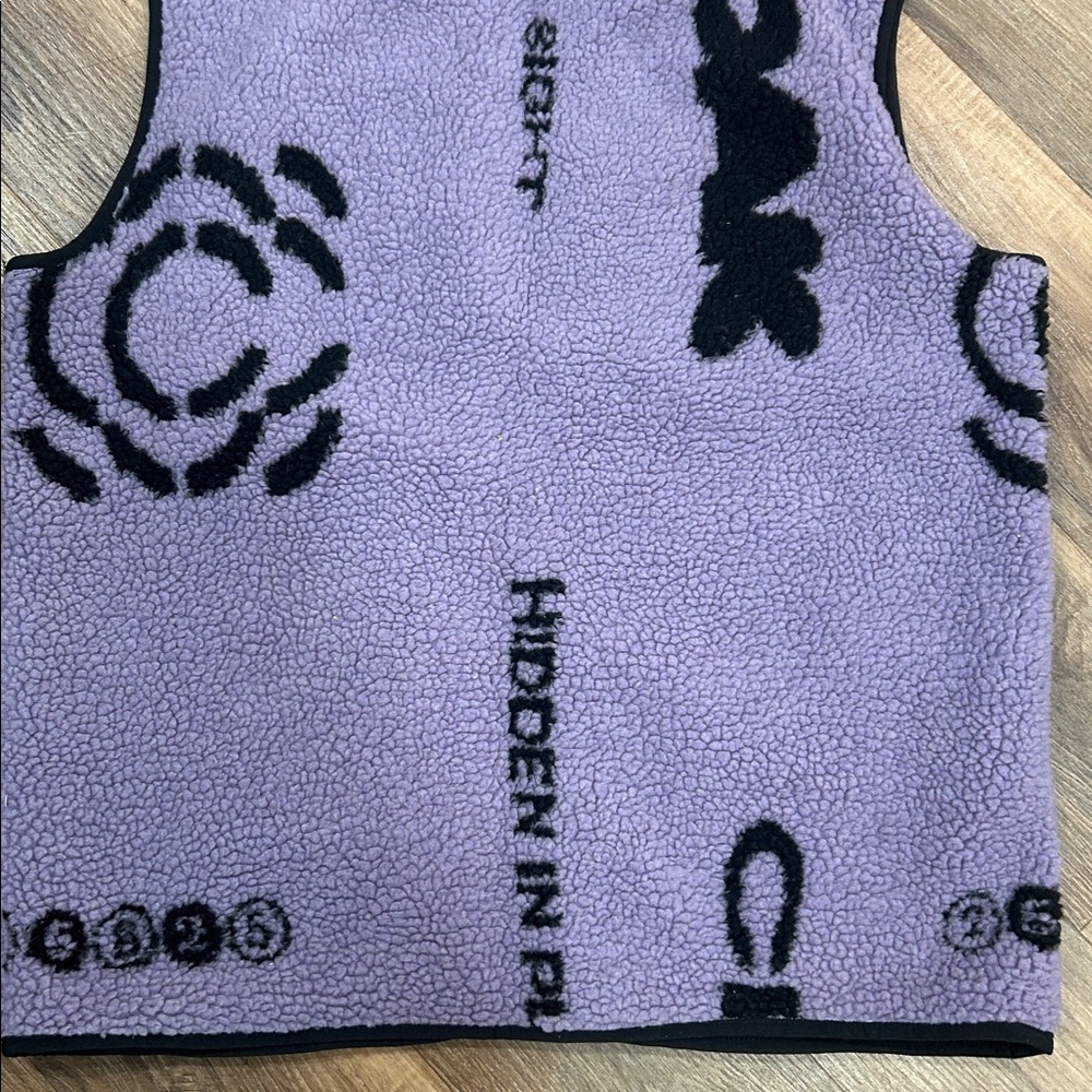Cloak Brand Hidden In Plain Sight Sherpa Vest Size Medium, purple and black - Picture 10 of 12